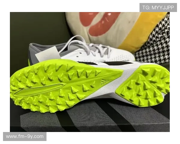 专业足球跑步鞋推荐提升运动表现适合不同需求的精选款式分析